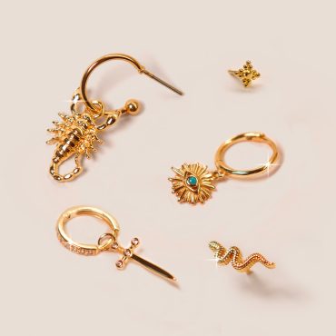 set-boucles-oreille-morticia-epee-scorpion-serpent-oeil-etoile